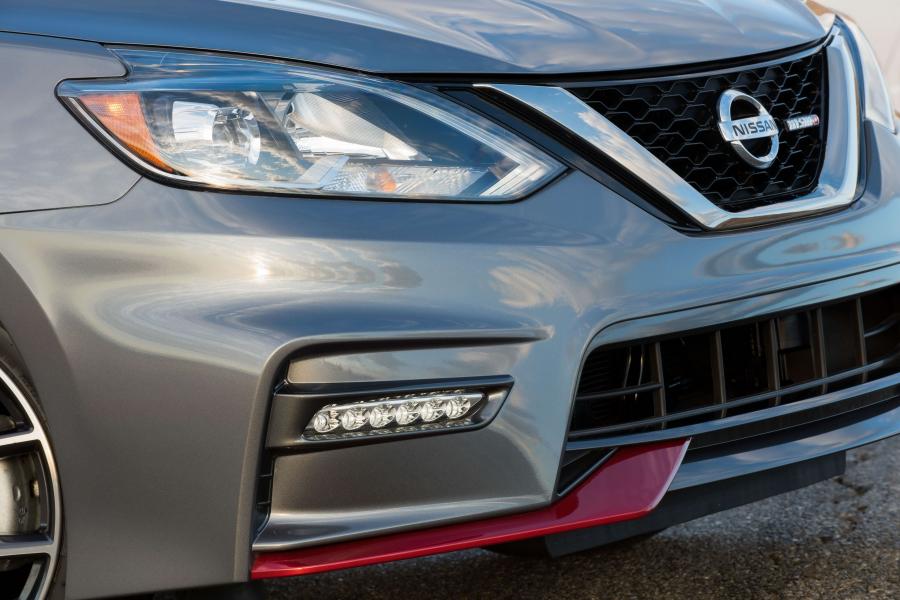 Детали экстерьера Nissan Sentra Nismo (B17) 2016 года  (фото 38 из 45)